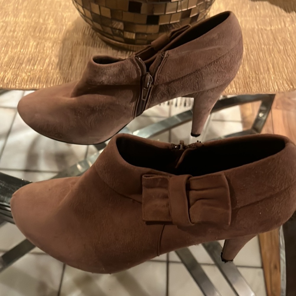 Nice booties - Picture 4 of 4